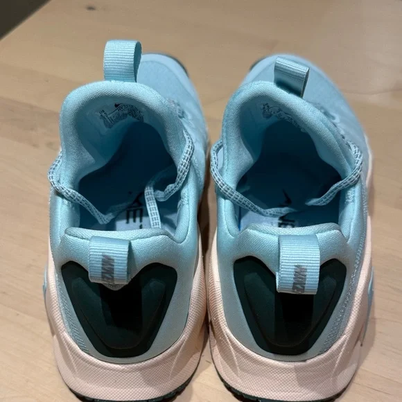 Nike Free Metcon 6 Training Shoes in Light Blue and Light Pink - Picture 5 of 14